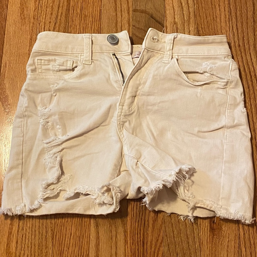 Stylish Cream Distressed Women Shorts